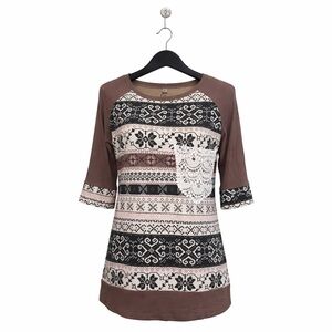 ⭐️ Patterned 3/4 Sleeve Top with Crochet Pocket (Size Medium)